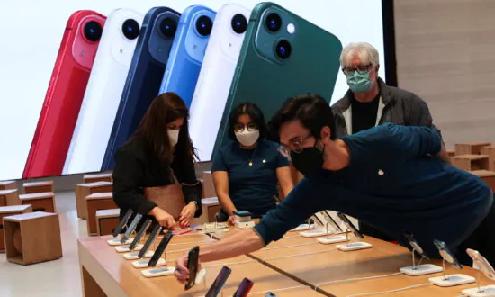 Apple Predicts Lower Q3 Performance Owing to Supply Constraints, Material Shortages