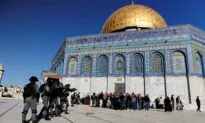 Palestinians Clash With Israeli Police at Al-Aqsa Mosque in Jerusalem, 152 Injured, Hundreds Arrested