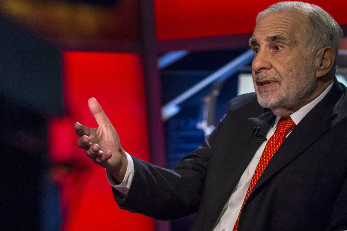 Billionaire investor Carl Icahn gives an interview on Fox News in New York, on Feb. 11, 2014. (Reuters/Brendan McDermid/File Photo)