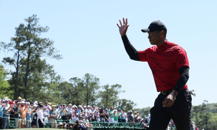 Tiger Woods of the U.S. waves to patrons on the 18th after finishing his final round at Augusta National Golf Club in Augusta, Georgia, U.S. on April 10, 2022. (Mike Segar/Reuters)