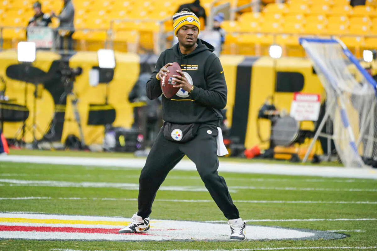 Pittsburgh Steelers quarterback Dwayne Haskins (3) warms up before an NFL football game against the Tennessee Titans in Pittsburgh on Dec. 19, 2021. (Gene J. Puskar/AP Photo)