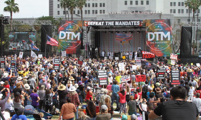Thousands gather for the "Defeat the Mandates" rally in Los Angeles on April 10, 2022. (Brad Jones/The Epoch Times)