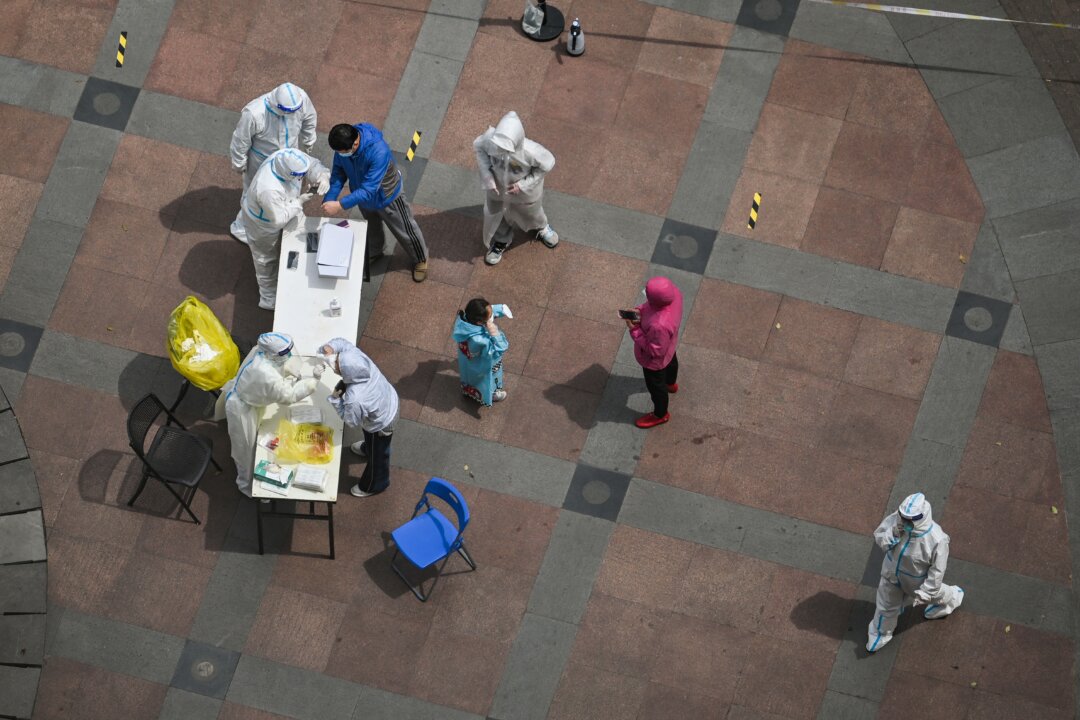 Shanghai Nurses With Mild Fevers Asked to Keep Working