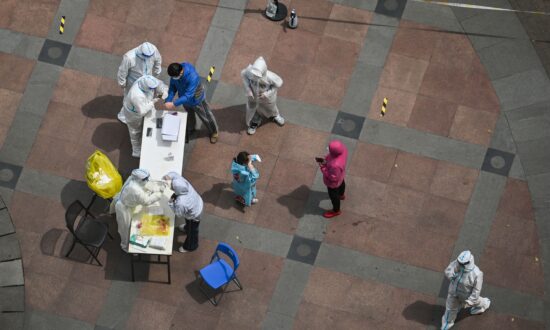 Shanghai Nurses With Mild Fevers Asked to Keep Working