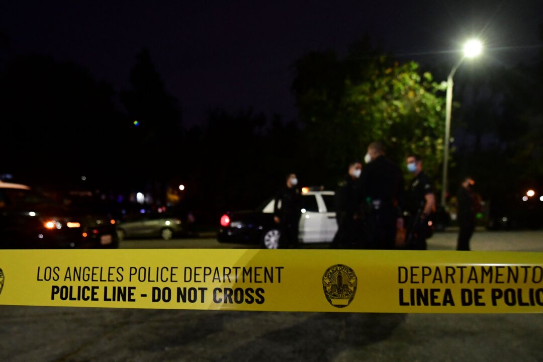 2 People Killed and 5 Wounded in Shooting Near Los Angeles