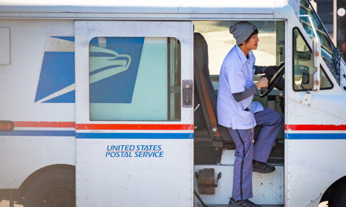 A USPS mail carrier prepares for a shift in Los Angeles, Calif. on Jan. 21, 2022. (John Fredricks/The Epoch Times)