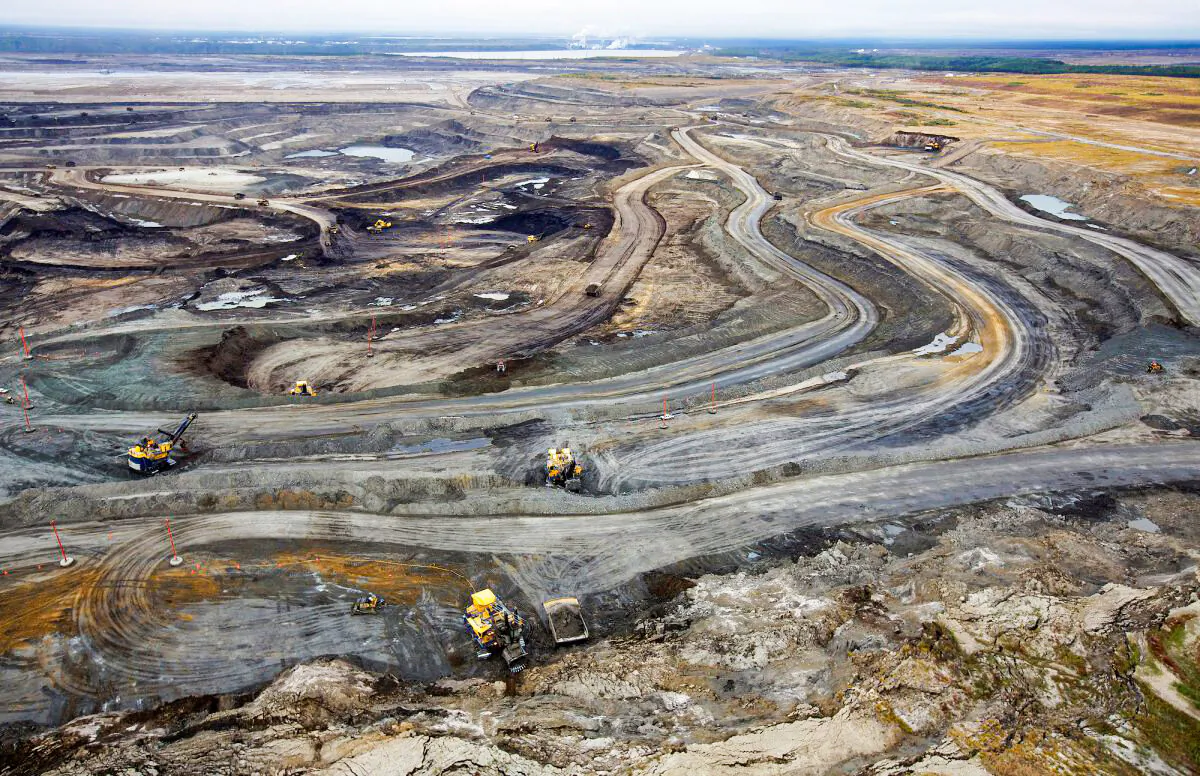 Giant dump trucks haul raw oil sands to be processed at the Suncor oil sands mining operations near Fort McMurray in Alberta, Canada, on Sept. 17, 2014. (Todd Korol/Reuters)