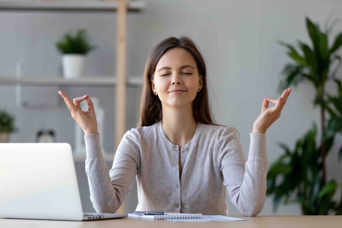 18 Ways to De-stress at Your Desk