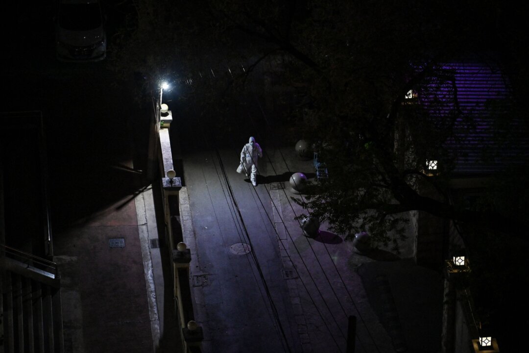 Accounts of Suffering, Starvation Mount in Locked-Down Shanghai