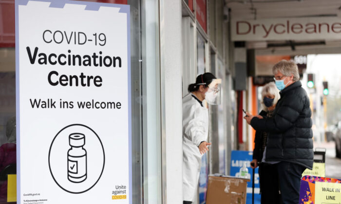 People walk up to a vaccination centre on Dominion Rd, Balmoral in Auckland, New Zealand, on Sept. 16, 2021. (Fiona Goodall/Getty Images)