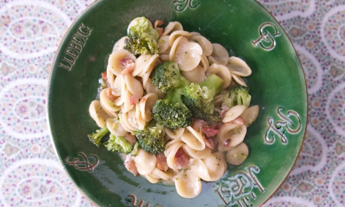 Pasta, sauce, and add-ins are all cooked in the same pan, for both ease and maximum flavor. (Victoria de la Maza)