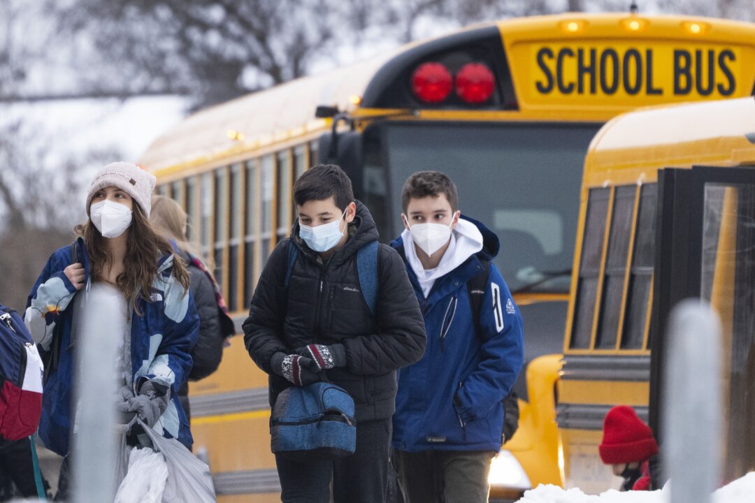 Ottawa’s Largest School Board Reinstates Mask Mandate With Immediate Effect