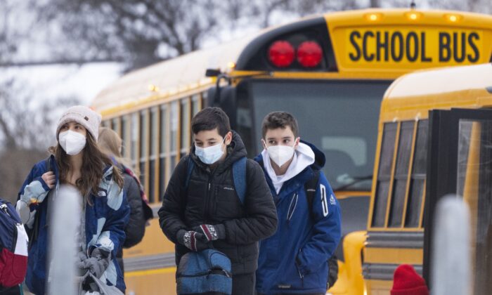 Students arrive for in-class learning at an elementary school in Mississauga, Ontario, on Jan. 19, 2022. (Nathan Denette/The Canadian Press)