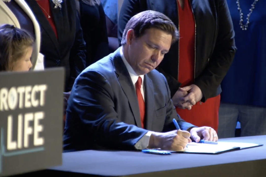 DeSantis Signs Reducing Fetal and Infant Mortality Act