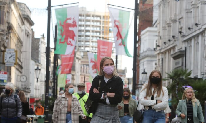 People wearing masks are seen in the centre of Cardiff, Wales, on Oct. 23, 2020. (Geoff Caddick /AFP via Getty Images)