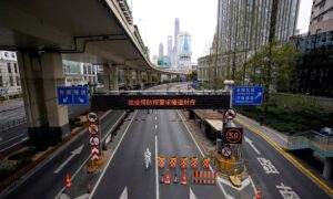 Shanghai Residents Clash With Police Over Neighborhood Quarantine Centers Under Construction