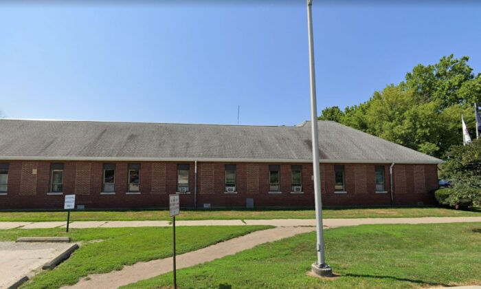 2019 年 7 月，伊利诺伊州洛根县的洛根惩教中心。（谷歌地图/纳闻截图）