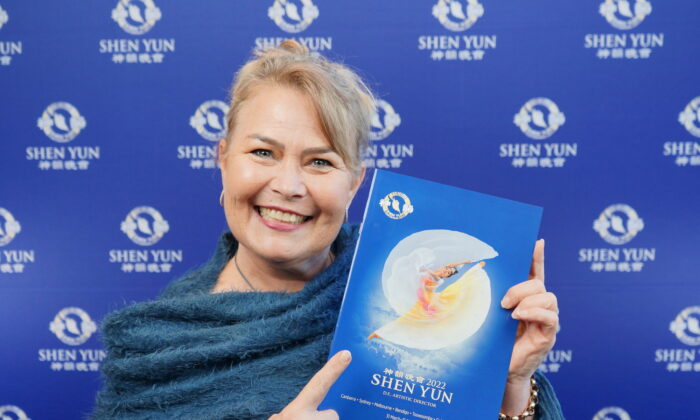 Event Cinemas Marketing Manager in Awe of Digital Projection Technology in Shen Yun
