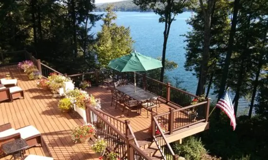 Your Deck’s Weakest Link: Collapse Hazard!