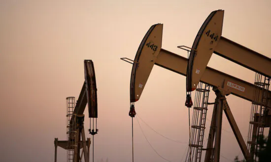 Alabama Oil Rig With ‘Potentially Hazardous Materials’ on Board Catches Fire Along Mobile River