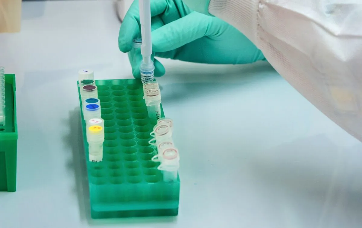 Scientist conducting tests with a pipette and vials. (CDC/Unsplash)