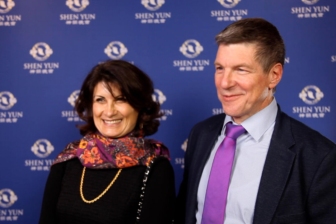 Nevin and Thorsten Sosnitzki attended Shen Yun Performing Arts at the Metropol Theater Bremen, Germany, on April 15, 2022. (NTD)