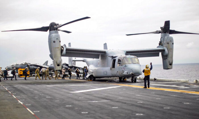 FIle photo: Participants in a ceremony marking the start of Talisman Saber 2017, a biennial joint military exercise between the United States and Australia, board a U.S. Marines MV-22B Osprey Aircraft on the deck of the USS Bonhomme Richard amphibious assault ship off the coast of Sydney, Australia, June 29, 2017. (Reuters/Jason Reed/File Photo)