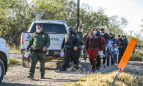 Texas Mayor Joins Chorus Urging Biden to Reverse Plan to End Title 42