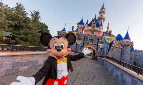 Mickey and Minnie Mouse Now in Public Domain