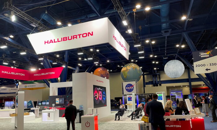 Participants observe a presentation at Halliburton's booth at the World Petroleum Congress in Houston, on Dec. 7, 2021. (Liz Hampton/Reuters)