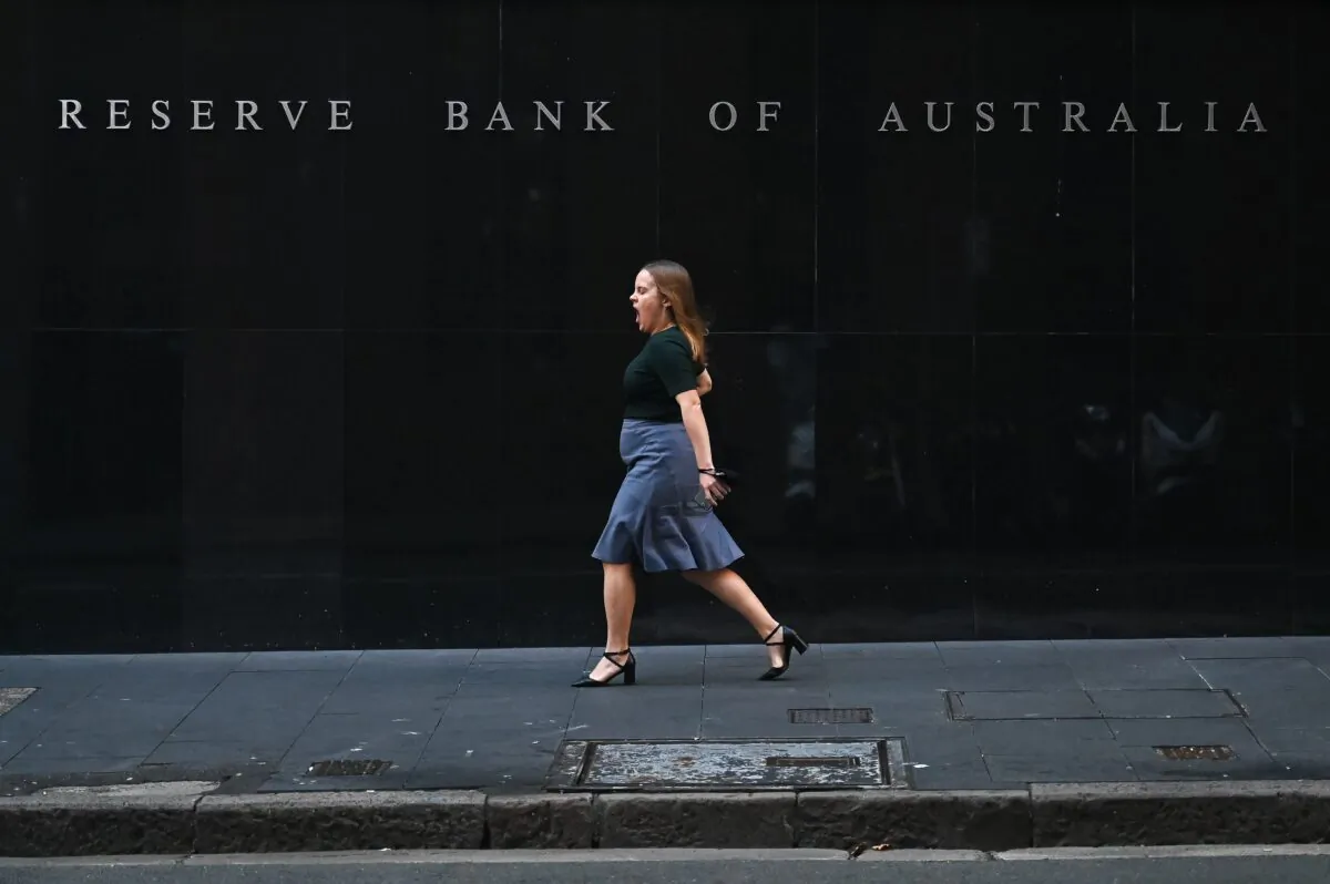 People walk past the Reserve Bank of Australia in Sydney, Australia, on April 5, 2022. (AAP Image/Steven Saphore) 