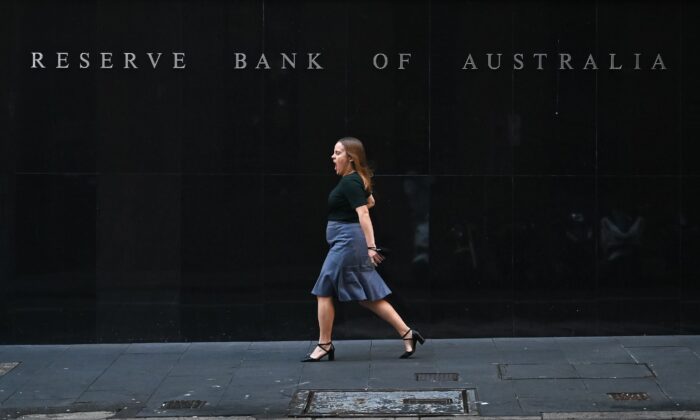 People walk past the Reserve Bank of Australia in Sydney, Australia, on April 5, 2022. (AAP Image/Steven Saphore) 
