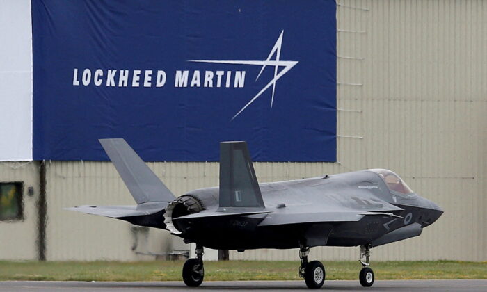 A RAF Lockheed Martin F-35B fighter jet taxis along a runway after landing at the Royal International Air Tattoo at Fairford, Britain on July 8, 2016.  (Peter Nicholls/File Photo/Reuters)