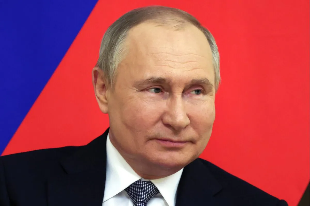 Russian President Vladimir Putin listens to Armenian Prime Minister Nikol Pashinyan during a meeting at the Novo-Ogaryovo residence outside Moscow, Russia, April 19, 2022. (The Canadian Press/Vyacheslav Prokofyev, Sputnik, Kremlin Pool Photo via AP)