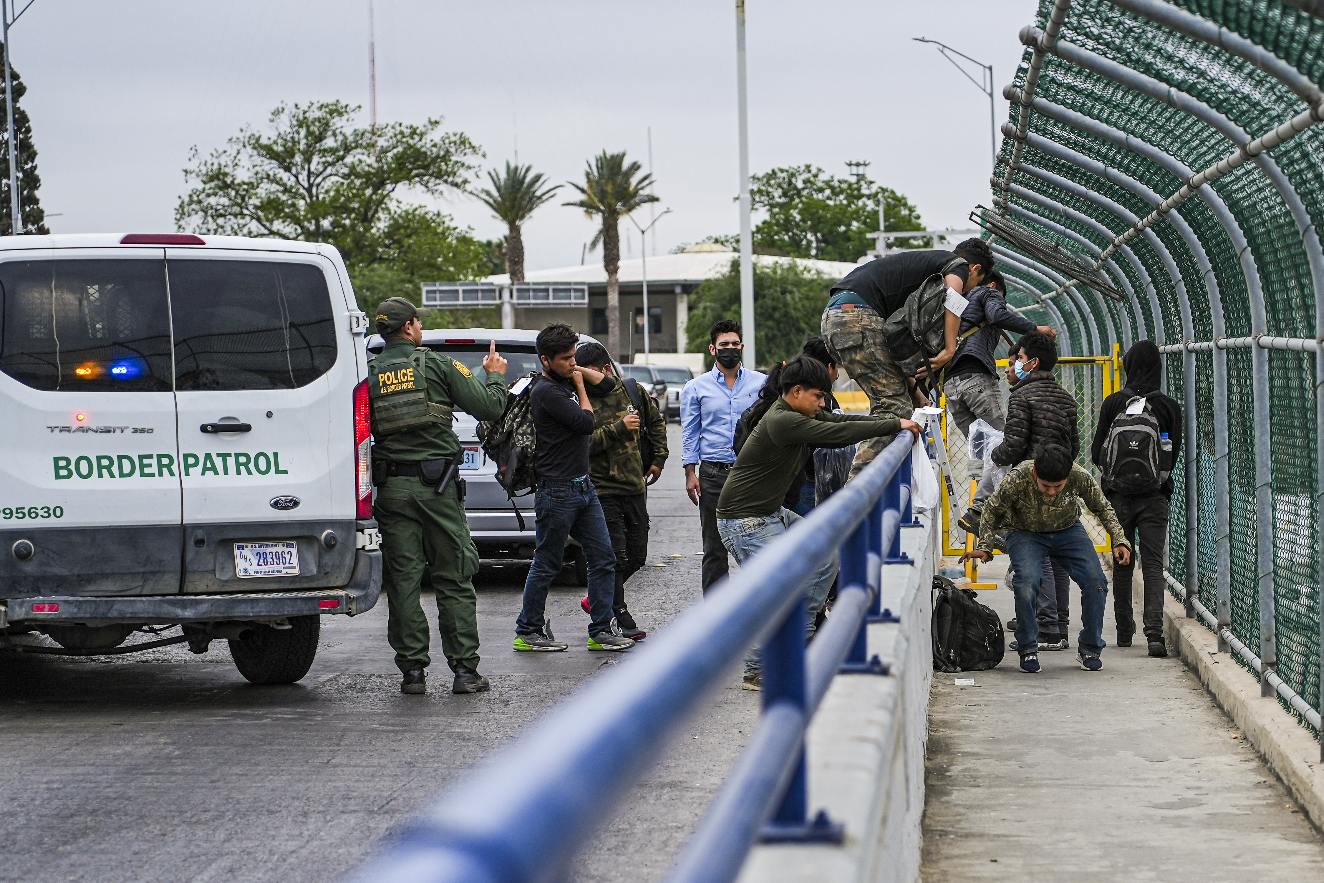 Bipartisan Congressional Group Backs Legislation That Would Force Biden to Extend Emergency Border Powers - Vimarsana News