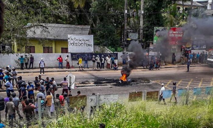 Protesters block a road in Rambukkana on April 19, 2022. Sri Lanka police shot dead a protester and wounded 24 others on April 19 in the first fatal clash with residents demonstrating against the government over the island nation's crippling economic crisis. (AFP via Getty Images)
