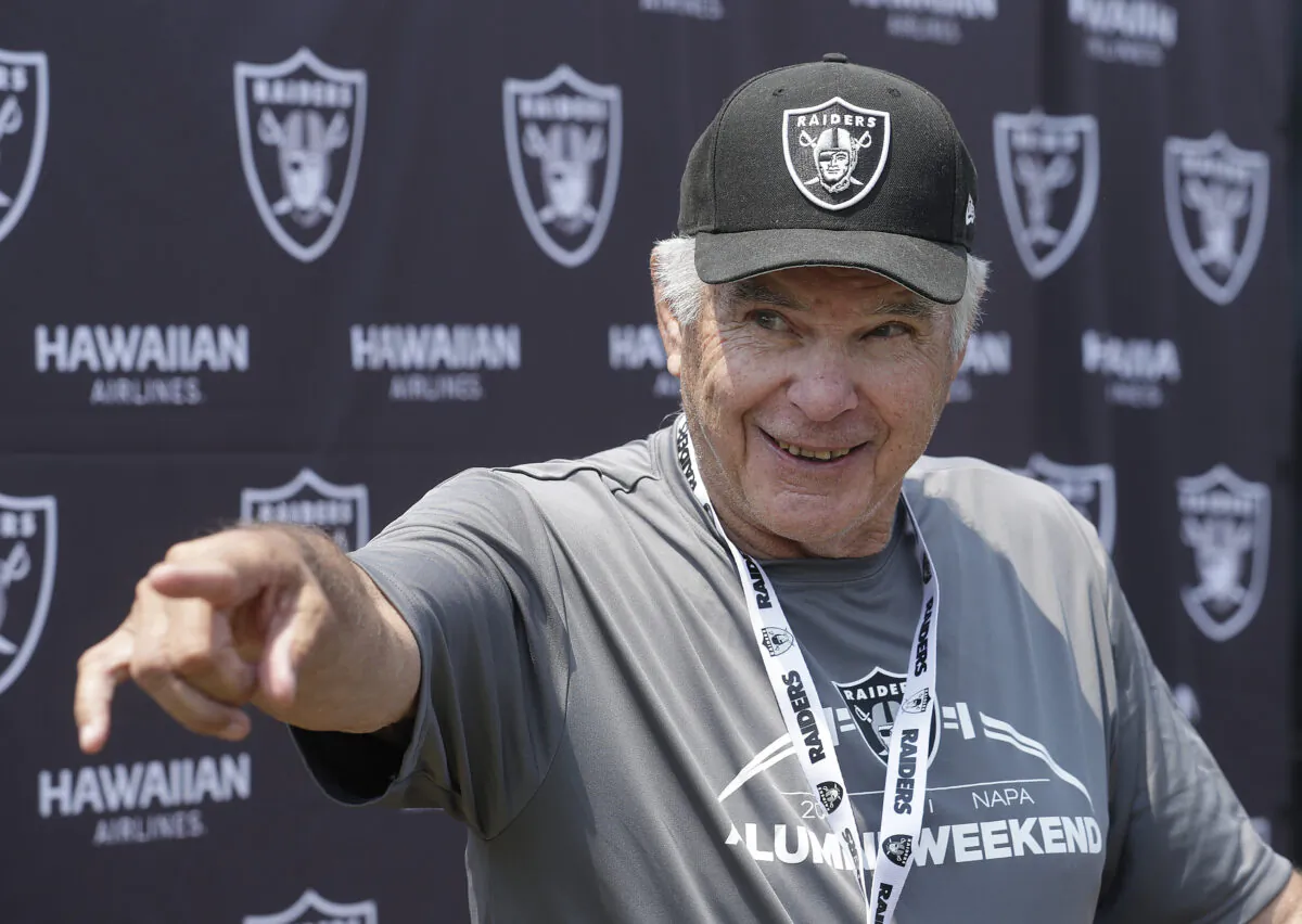 Former NFL football player Daryle Lamonica speaks at a news conference as part of Oakland Raiders alumni weekend after a Raiders NFL football practice in Napa, Calif., on July 28, 2018. (Jeff Chiu/AP Photo)