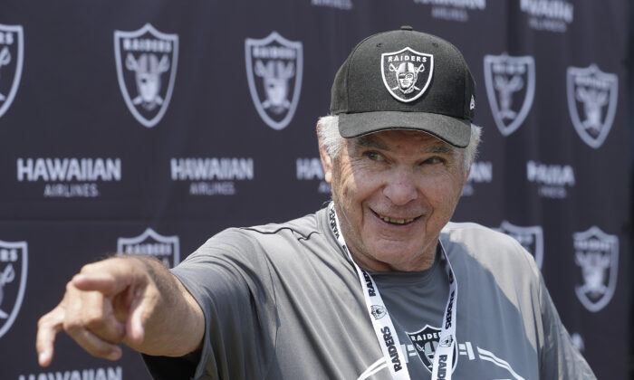 Former NFL football player Daryle Lamonica speaks at a news conference as part of Oakland Raiders alumni weekend after a Raiders NFL football practice in Napa, Calif., on July 28, 2018. (Jeff Chiu/AP Photo)