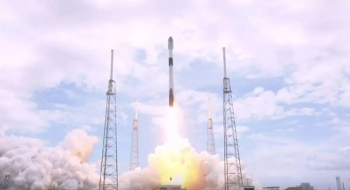 A video still of SpaceX's Starlink satellites launch to low-Earth orbit from Cape Canaveral, Fla., on April 21, 2022. (SpaceX via AP/Screenshot via The Epoch Times)