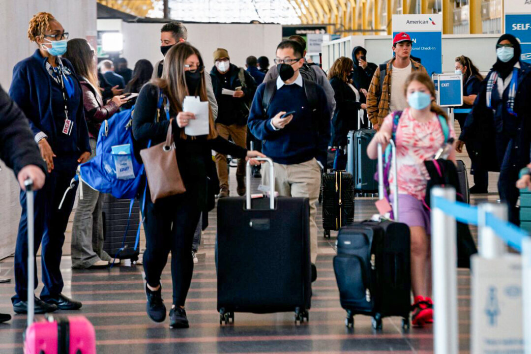 CDC Assessing Whether a Mask Mandate Is Still Needed After Ruling
