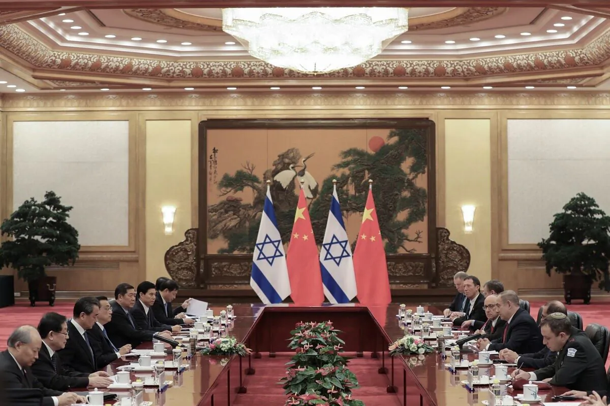 Chinese Premier Li Keqiang (4nd-L) meets with Israel Prime Minister Benjamin Netanyahu (3nd-R) at the Great Hall of the People in Beijing, China, on March 20, 2017. (Lintao Zhang/Pool/Getty Images)