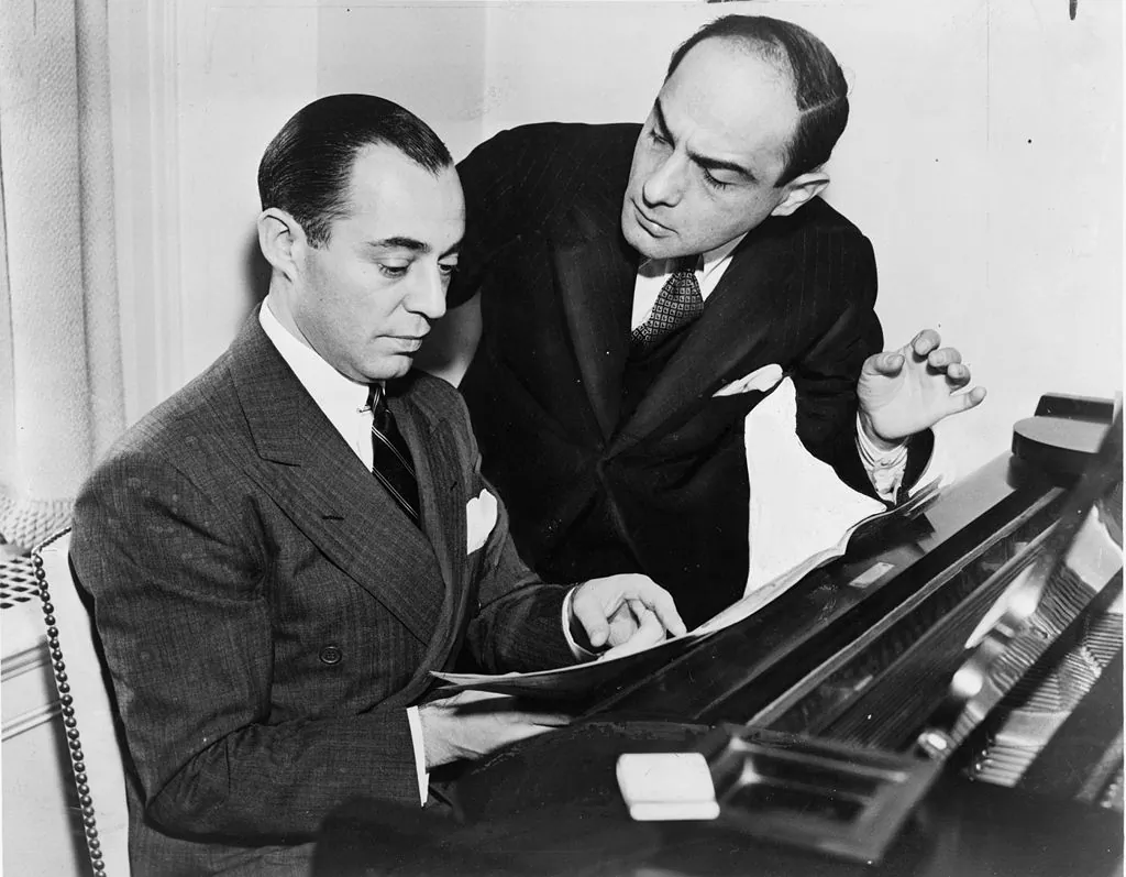 Richard Rodgers (L) and Lorenze Hart in 1936. (Public Domain)