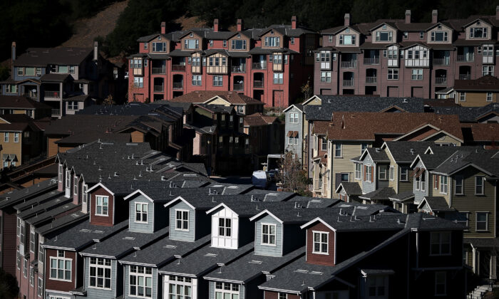 Rows of new homes line a street in a housing development in Oakland, Calif. on Dec. 4, 2013. (Justin Sullivan/Getty Images)