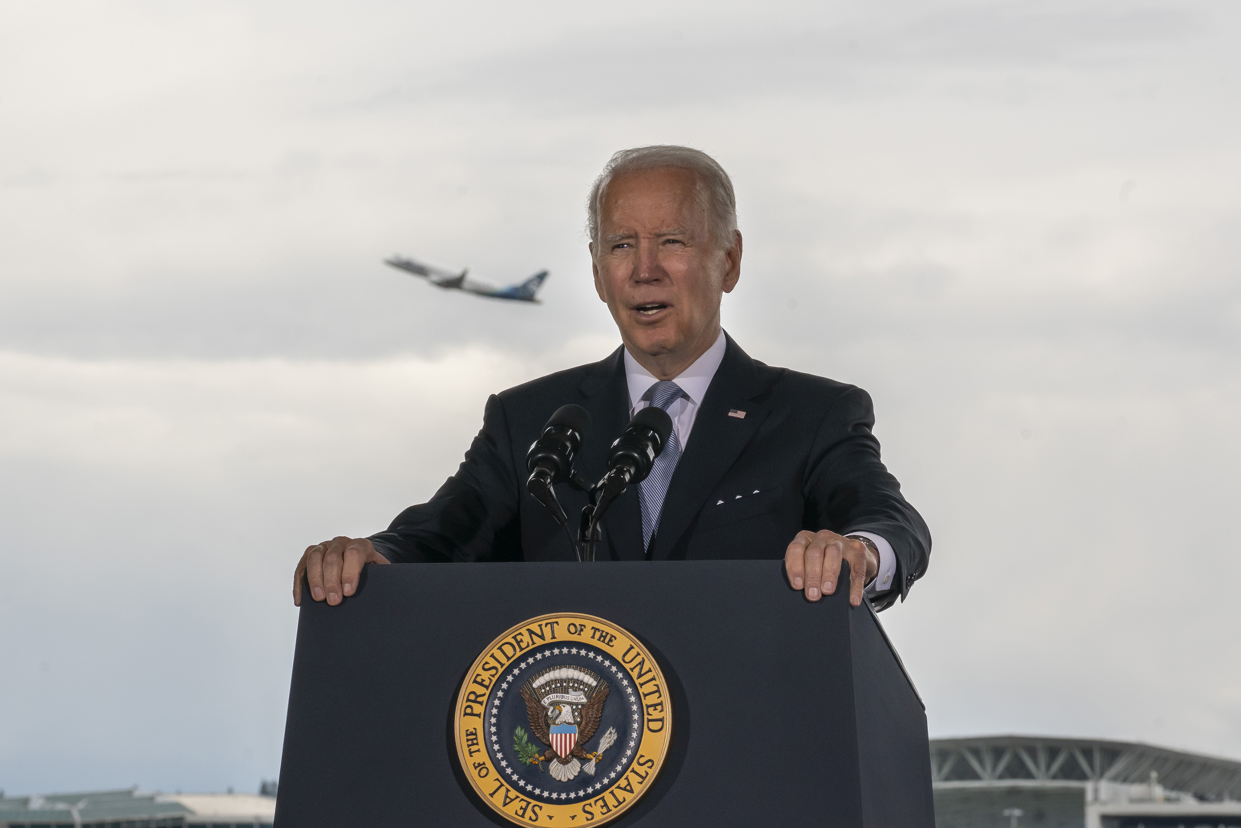 President Touts Infrastructure Spending, Attends DNC Fundraiser in Portland - Vimarsana News