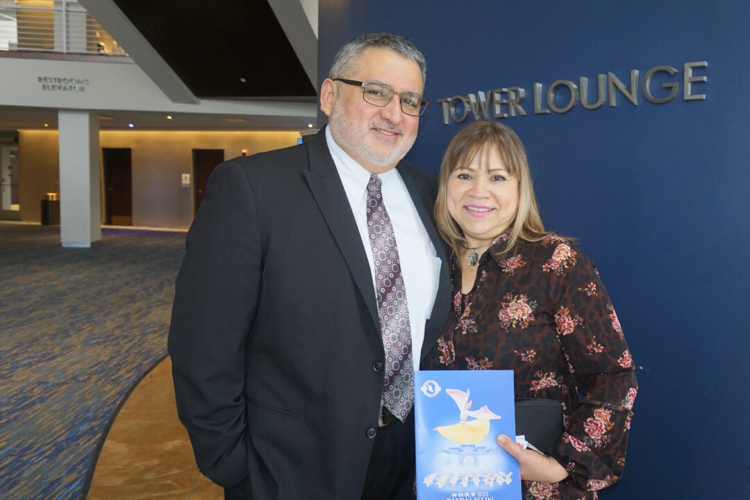 Ted and Sara Salas attend Shen Yun Performing Arts at the McAllen Arts Center, in Texas, on April 23, 2022. (Yawen Hung/The Epoch Times)
