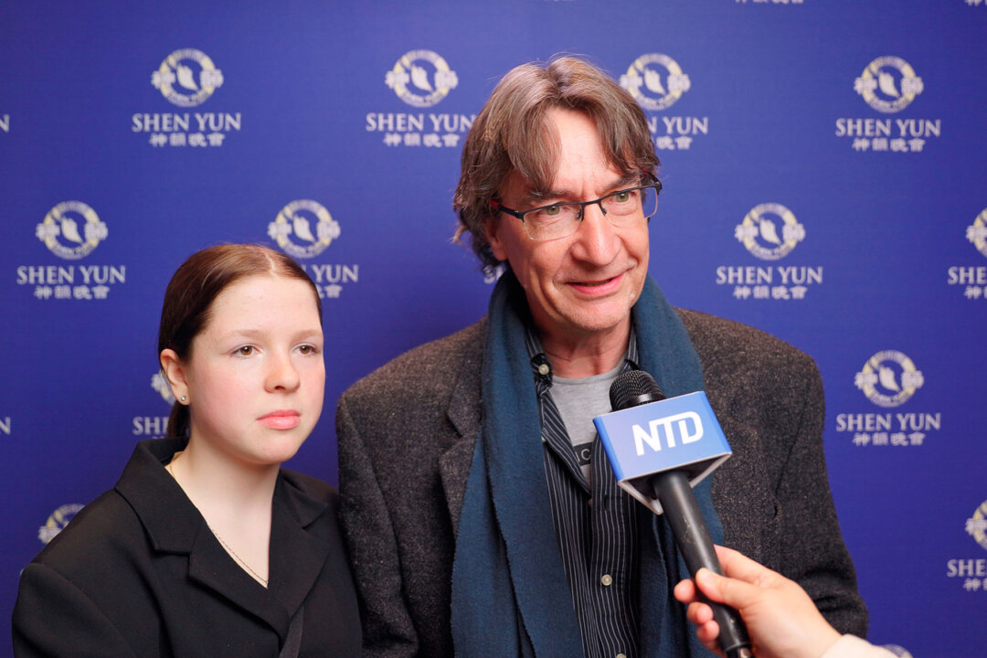Wolfgang Hoffmann and Lara Döring at Shen Yun Performing Arts at the Theater am Potsdamer Platz, in Berlin, on April 20, 2022. (NTD)
