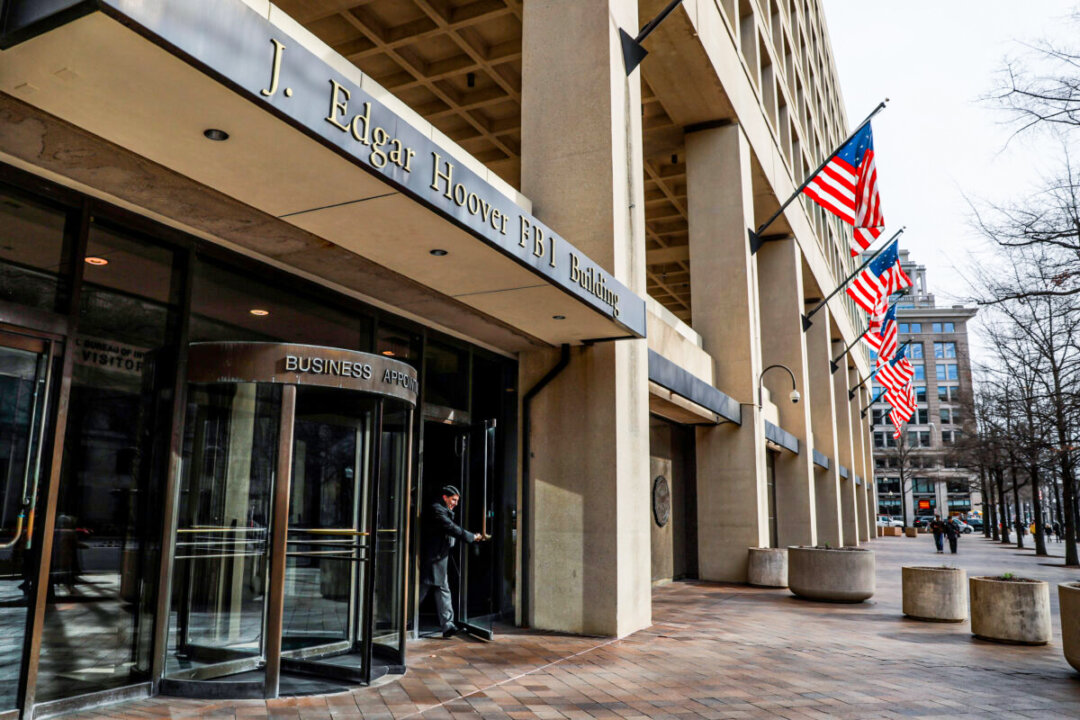 FBI Kept Field Agents in Dark About Clinton Camp Origins of Trump-Alfa Bank Claim