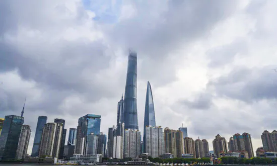Thousands of Employees at Shanghai’s Tesla, Apple Supply Factories Infected With COVID-19