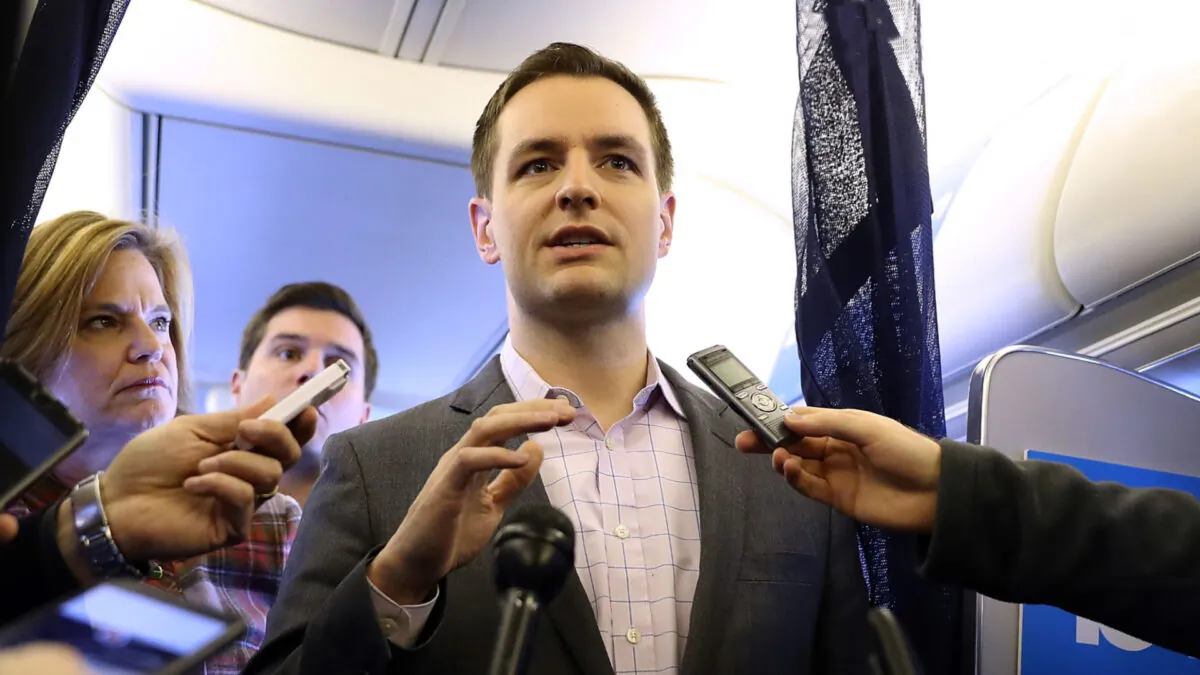 Robby Mook, campaign manager for Democratic presidential nominee and former Secretary of State Hillary Clinton, speaks aboard the campaign plane while traveling to Cedar Rapids, Iowa, on Oct. 28, 2016. (Justin Sullivan/Getty Images)