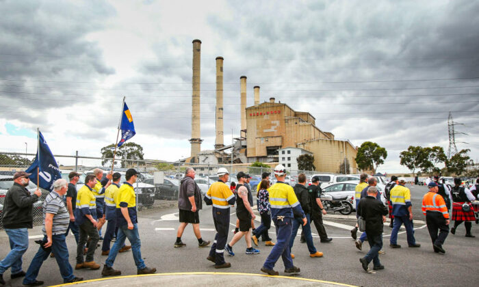 Workers leave Hazelwood Power Station after their final shift in Hazelwood, Australia on Mar. 31, 2017. (Scott Barbour/Getty Images)